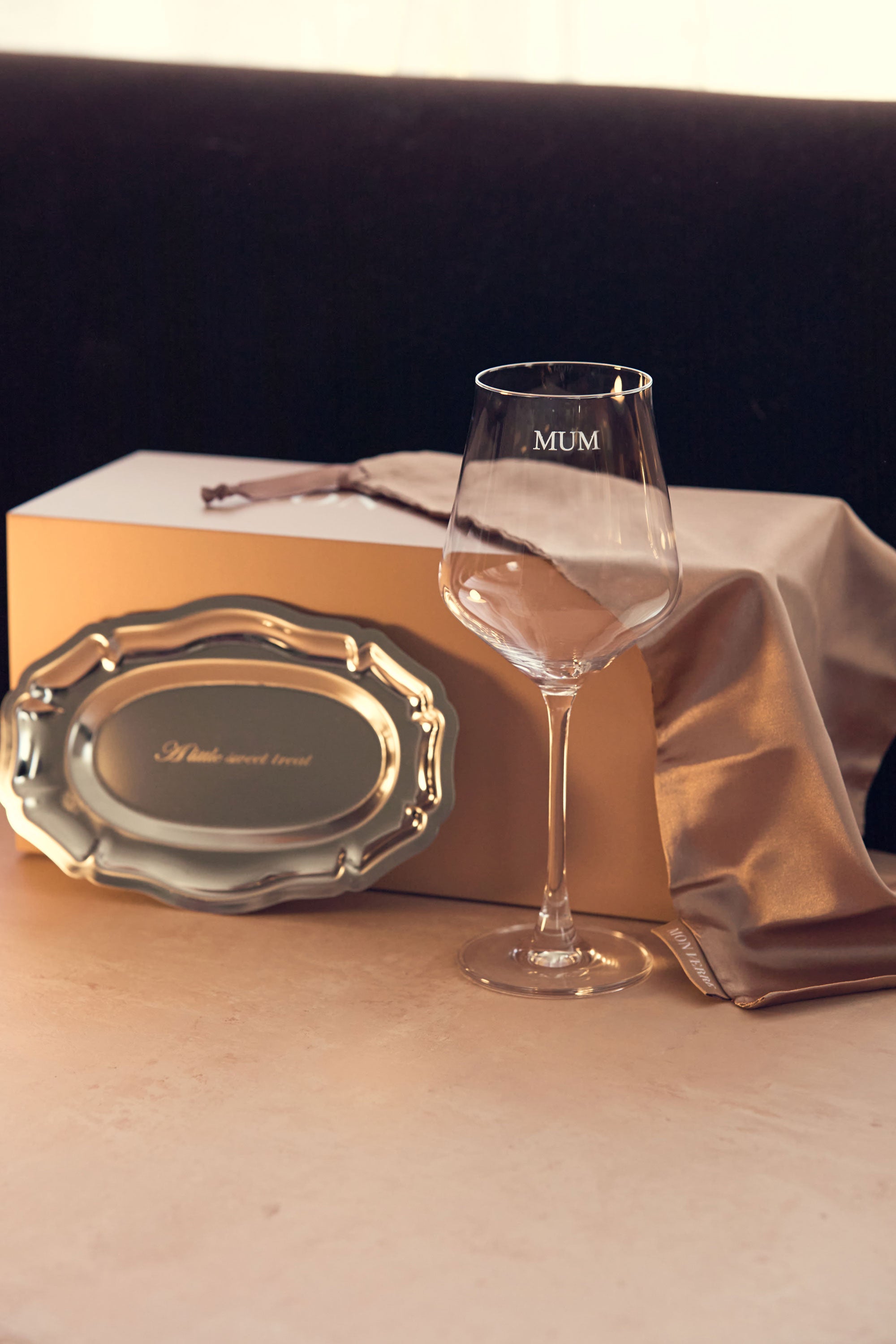 'Mum' Margeaux Red Wine Glass + Personalised Amara Platter